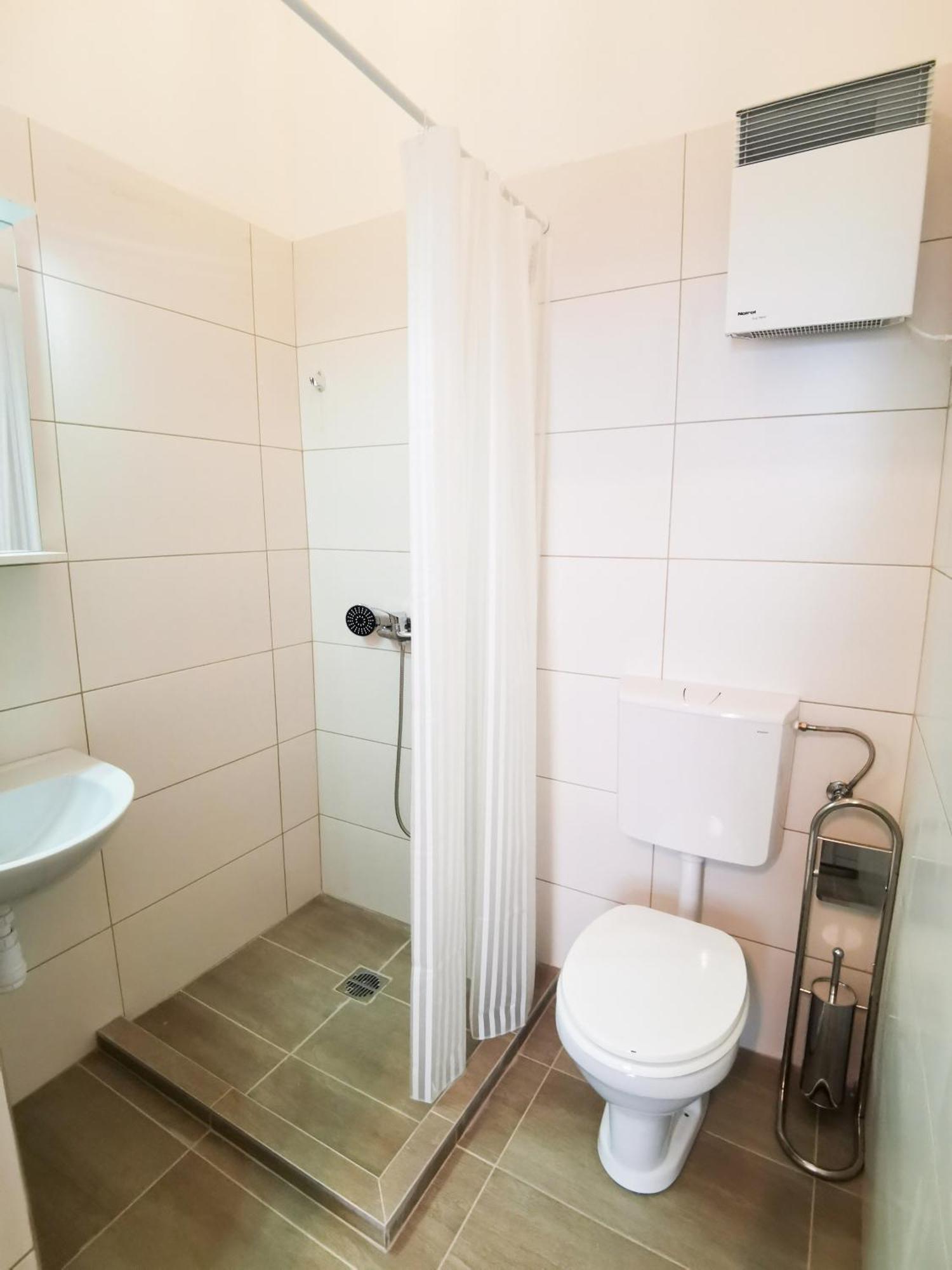 Buda Central Tiny Studios Budapest Ngoại thất bức ảnh